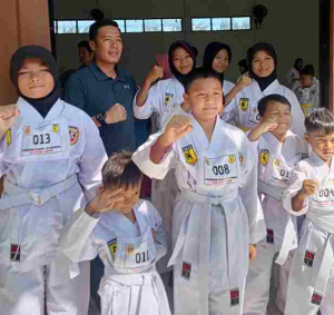 Bupati Pesisir Barat Dedi Irawan Hadiri Ujian Karate di MAN 1 Krui