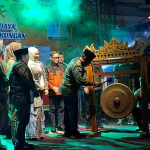 Pemukulan Gong Tandai Pembukaan Krui Heritage Festival, Wabup Irawan: Panggung Kolaborasi Budaya Pesibar