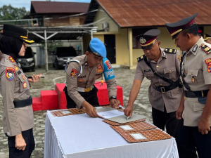 Kapolres Pesisir Barat Resmi Lantik Sejumlah Pejabat Baru dalam Upacara Sertijab
