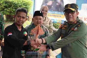 Lewat Hari Gajah Sedunia, Wabup Irawan Topani Ingatkan Warga Pesibar tentang Warisan Bangsa