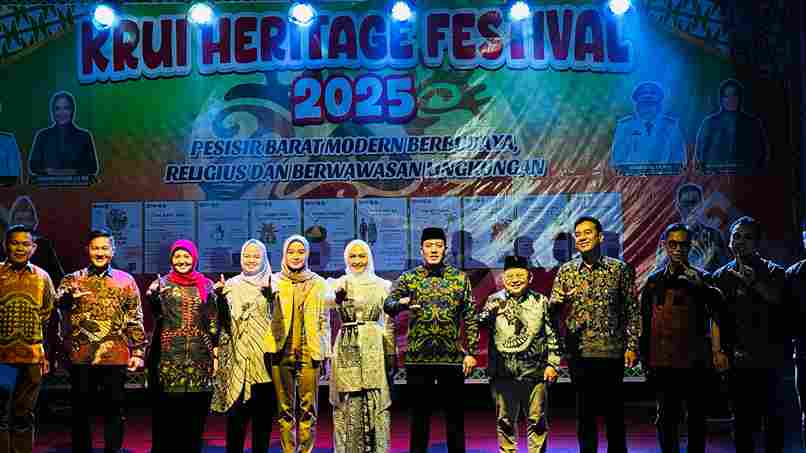 Meriah! Kapolres Pesibar Hadiri Pembukaan Krui Heritage Festival 2025