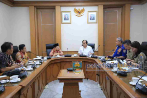 Pemkab Pesibar Jajaki Kerja Sama dengan Pemprov DKI Jakarta untuk Tingkatkan Kebersihan dan Keselamatan Daerah