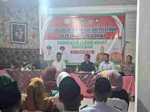 Asisten I Pemkab Pesibar Resmi Tutup Diklat Paskibraka Tahun 2025