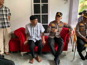 Kapolda Babel Jenguk Anggota Yang Sakit, Ajak Jajarannya Peduli Sesama Rekan Kerja