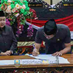 Wabup Pesibar Hadiri Paripurna Persetujuan KUA-PPAS APBD 2026