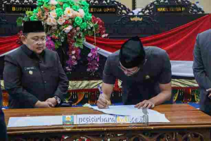 Wabup Pesibar Hadiri Paripurna Persetujuan KUA-PPAS APBD 2026