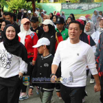 Bupati Dedi Irawan Lepas Peserta Fun Walk HUT RI ke-80 di Krui, Serukan Persatuan dan Cinta Tanah Air
