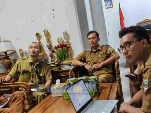 Suryadi Pimpin Diskominfotiksan Pesibar dalam Rapat Kemendagri Bahas Pemetaan Blankspot