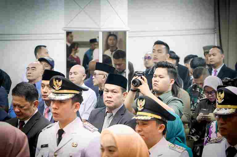 Pj. Sekda Pesisir Barat Hadiri Pelantikan Bupati dan Wakil Bupati Pesawaran