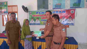 12 KPM di Pekon Padang Haluan Terima BLT-DD