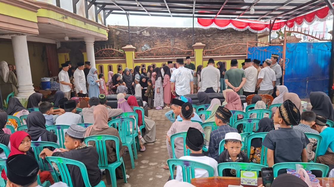 100 Hari Wafatnya H. Darussamin, Bupati Pesisir Barat Gelar Doa Bersama dan Santuni Anak Yatim