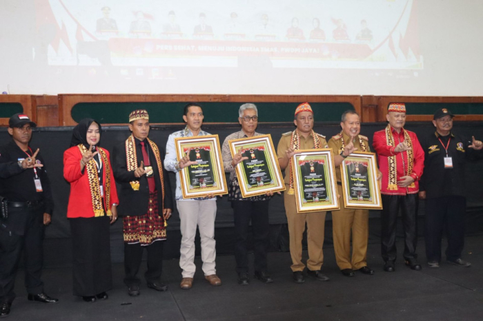 Bupati Pesisir Barat Raih PWDPI Awards 2025 untuk Inovasi Pelestarian Adat dan Budaya Lampung