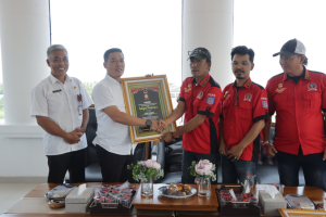 Terima Anugerah PWDPI Awards 2025, Bupati Pesisir Barat Tegaskan Komitmen Lestarikan Budaya