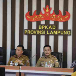 Pj. Sekda Pesibar Hadiri Evaluasi APBD Perubahan 2025 di Provinsi Lampung