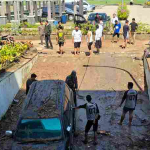 Hari ke-3 Pasca Banjir, Pemkab Pesisir Barat Evakuasi Mobil Terendam di Basement Gedung A
