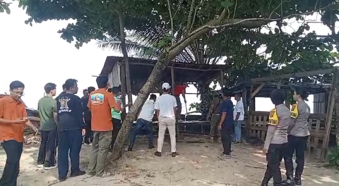 Agar Wisata Tetap Indah: Dinas Pariwisata Pesisir Barat Tertibkan Usaha Liar di Labuhan Jukung