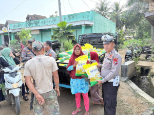 Polsek Bengkunat Polres Pesisir Barat Stabilkan Harga Pangan Lewat Program Gerakan Pangan Murah