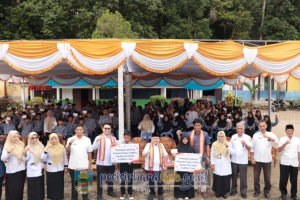 Wakil Bupati Pesisir Barat Buka Edukasi Keuangan dan Pembukaan Rekening Simpel di SMPN 17 Krui