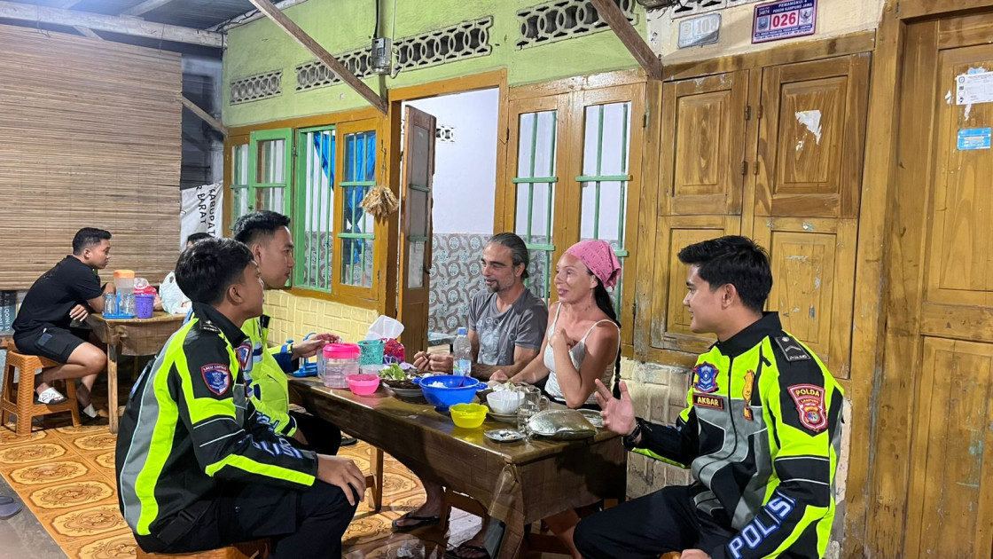 Sat Lantas Polres Pesisir Barat Ajak Warga Perkuat Kesadaran Tertib Berlalu Lintas Lewat Dialog Kamtibmas