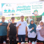 Ratusan Pemuda di Pesisir Barat Bersihkan Sungai Way Krui dalam Aksi Muda Jaga Iklim 2025