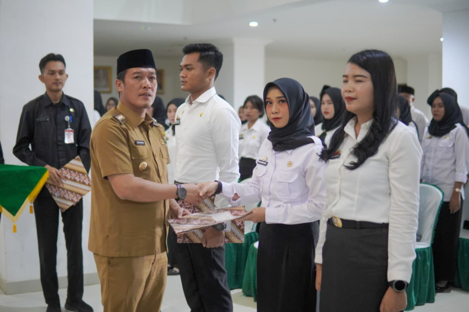 Penyerahan SK CPNS dan PPPK, Bupati Dedi Irawan: ASN Harus Jadi Motor Kemajuan Pesisir Barat