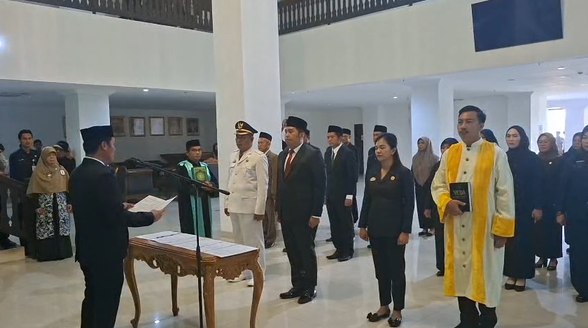 Bupati Pesisir Barat Lantik Pejabat Administrator dan Pengawas, Tegaskan Komitmen Kinerja dan Integritas