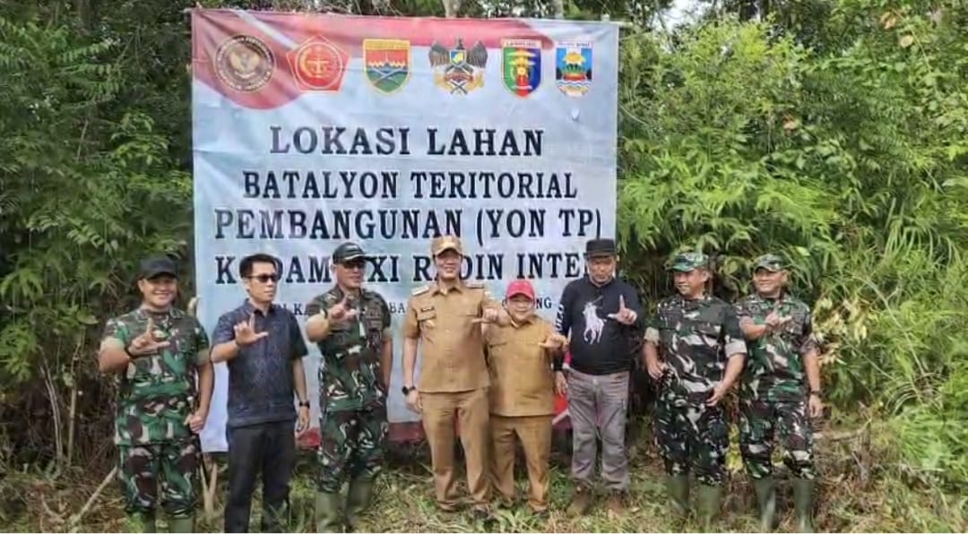 Tinjau Lahan Pembangunan Batalyon Teritorial, Danrem 043/Gatam Apresiasi Dukungan Pemkab dan Warga Pesisir Barat