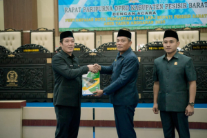 Bupati Pesisir Barat Sampaikan LKPJ 2025 di Rapat Paripurna DPRD, Ini Capaian dan Tantangannya