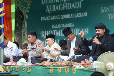 Hadiri Halal Bihalal dan Manaqib, Wabup Pesibar Serukan Persatuan Umat